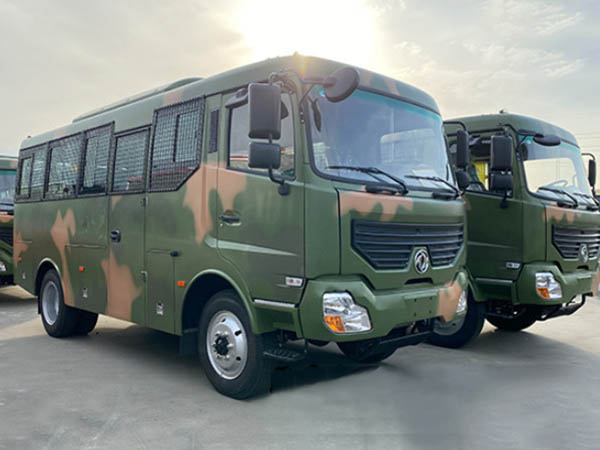 四驅越野客車