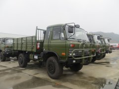 4×4驅動越野卡車EQ2090，東風平頭沙漠越野貨車
