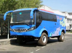 東風沙豹越野客車，4×4全驅沙漠越野客車