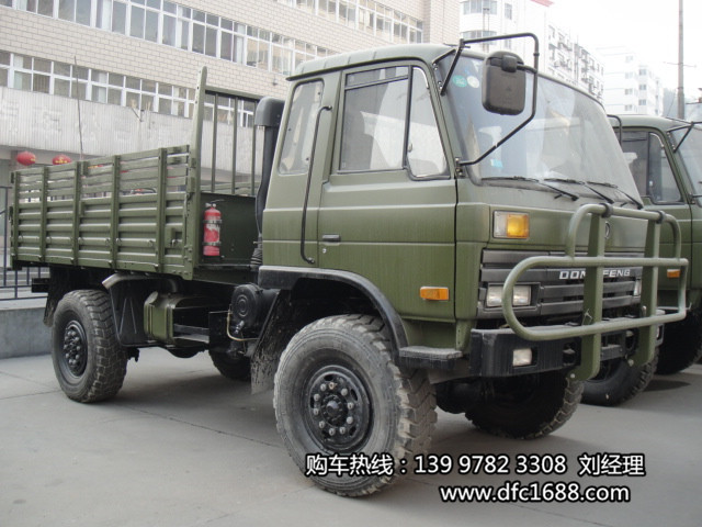 東風4x4輕卡越野運輸車，山林地區爬坡的四驅越野車